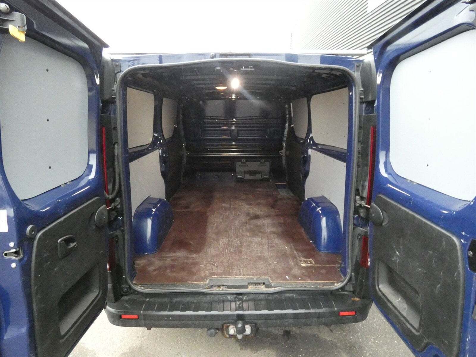 Blå Renault Trafic T29 fra 2021