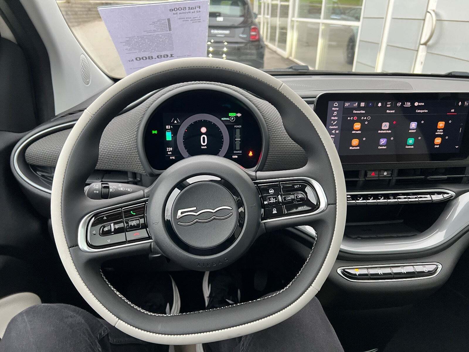 Hvid Fiat 500e fra 2023