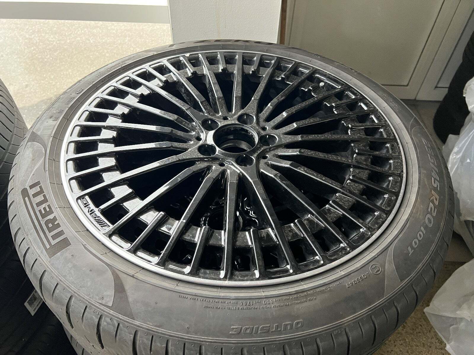 Sort Mercedes EQB250+ fra 2024