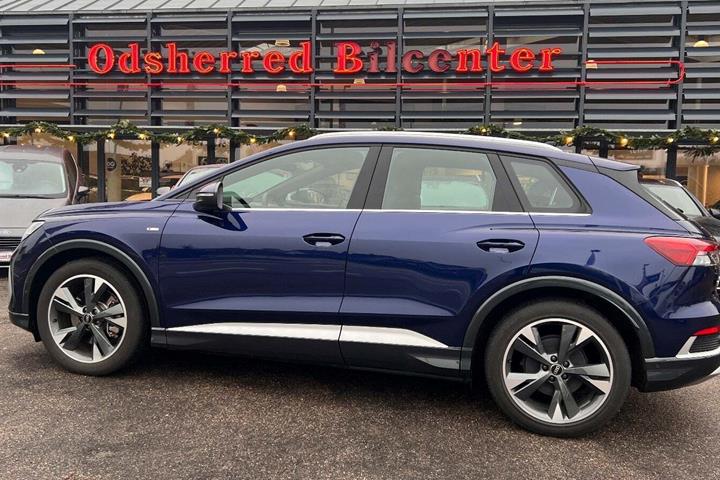 Blå Audi Q4 e-tron fra 2025