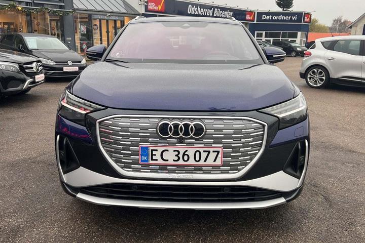 Blå Audi Q4 e-tron fra 2025