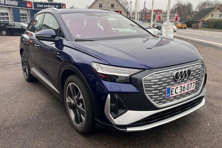 Blå Audi Q4 e-tron fra 2025