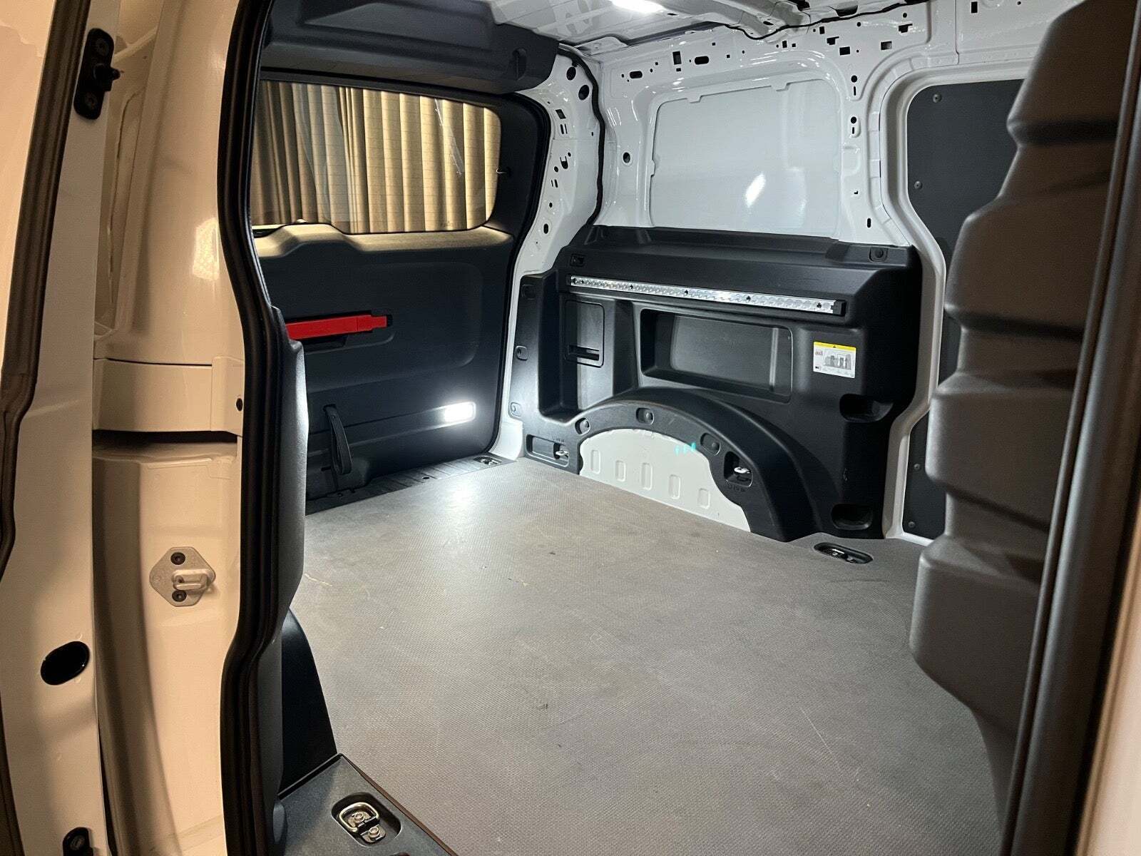 Hvid VW ID.Buzz fra 2023