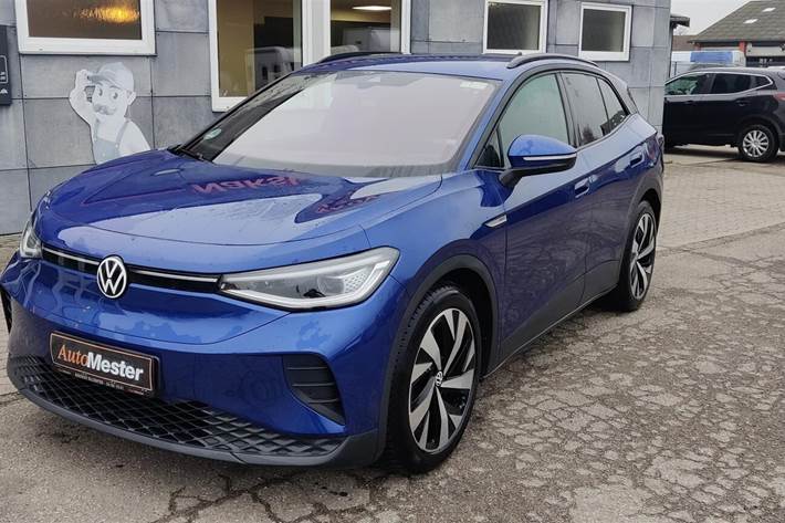 Blå VW ID.4 fra 2023 set udefra