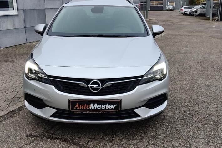 Sølv Opel Astra fra 2020