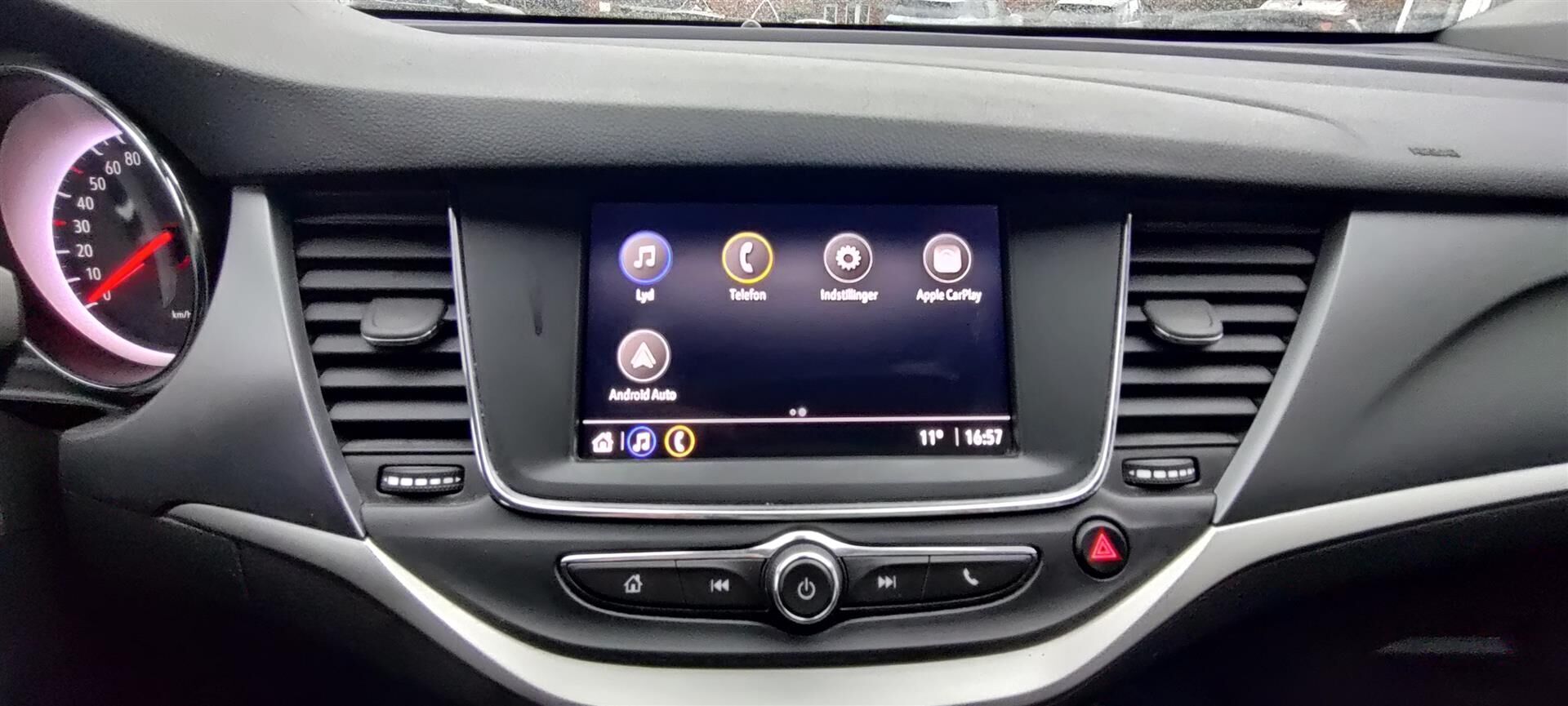 Sølv Opel Astra fra 2020