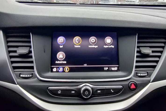 Sølv Opel Astra fra 2020