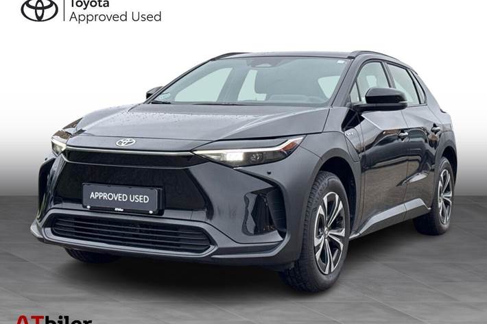 Sort Toyota BZ4X fra 2024 set udefra