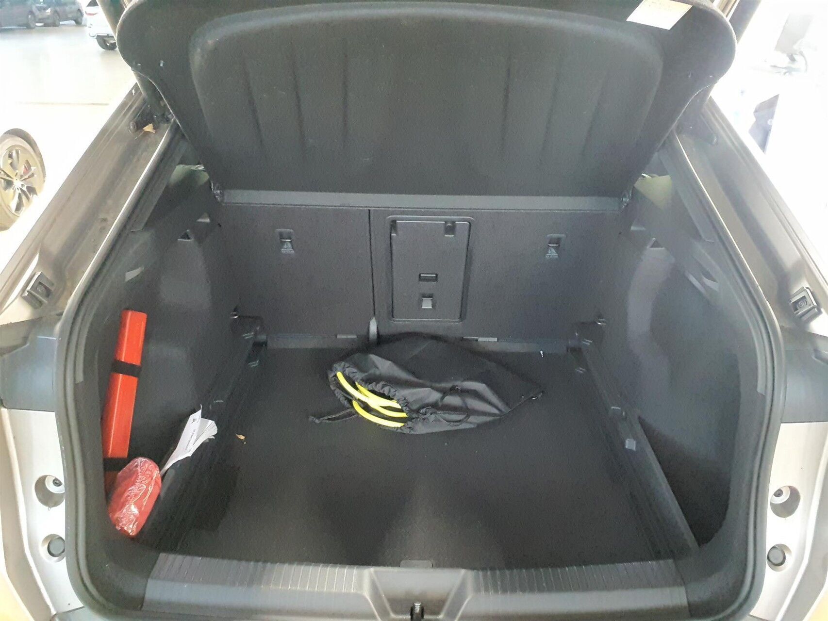 Grå Cupra Tavascan fra 2025