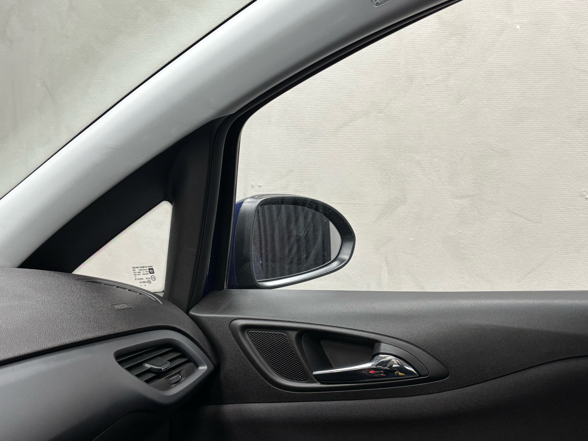 Blå Opel Corsa fra 2016