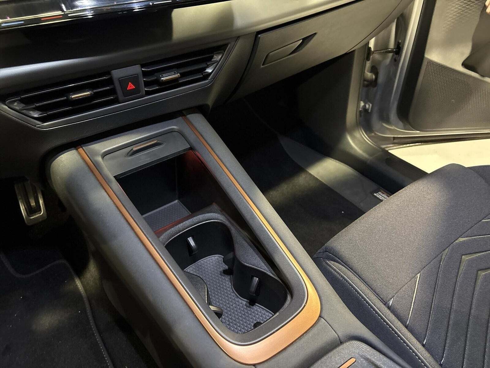 Grå Cupra Born fra 2024