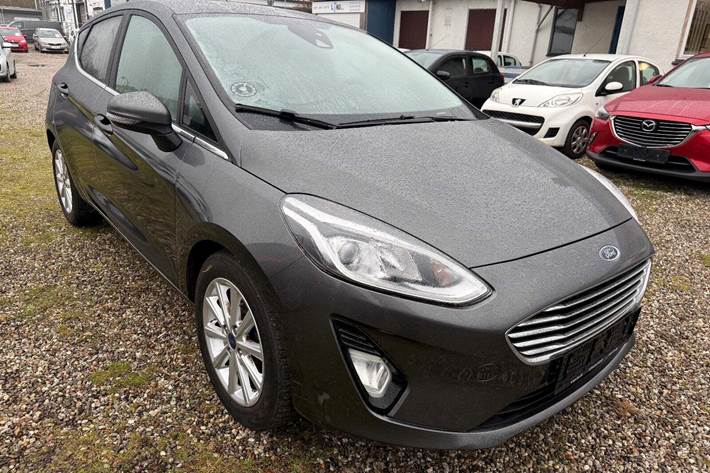 Grå Ford Fiesta fra 2017