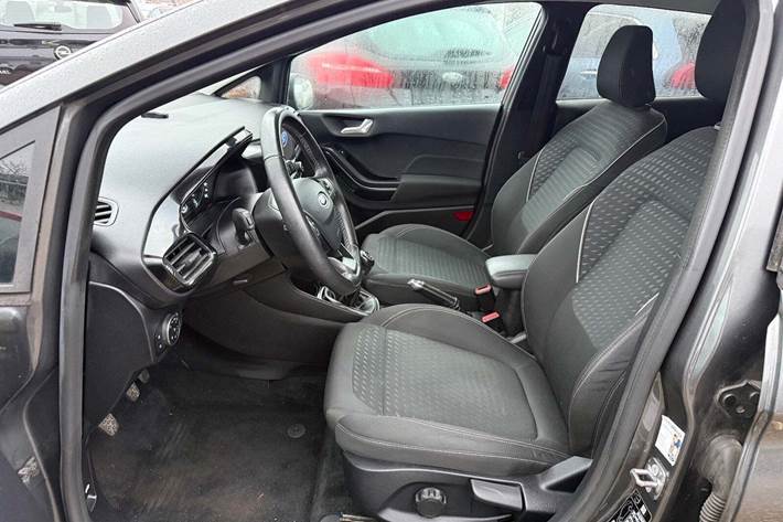 Grå Ford Fiesta fra 2017