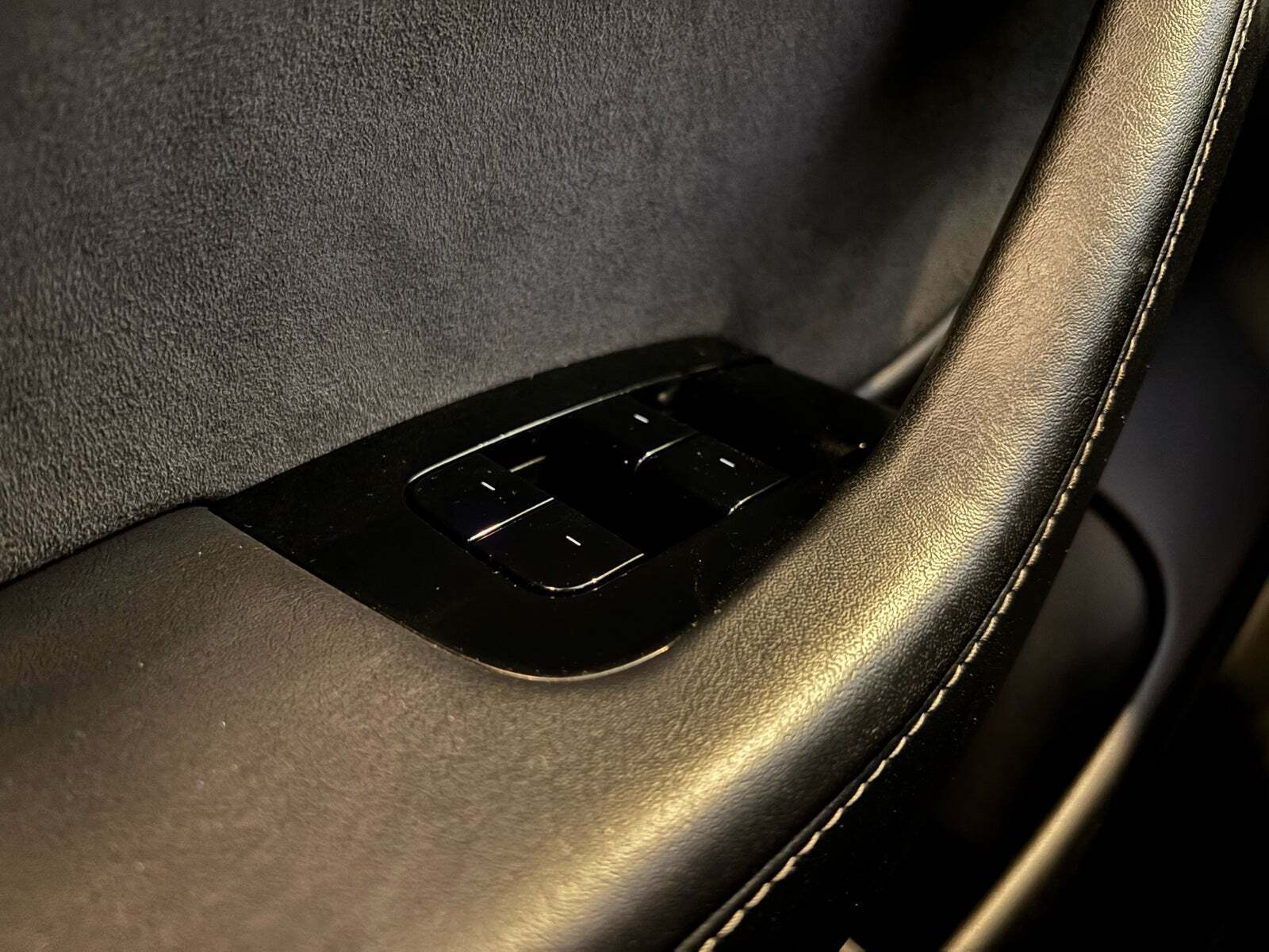 Grå Tesla Model 3 fra 2019