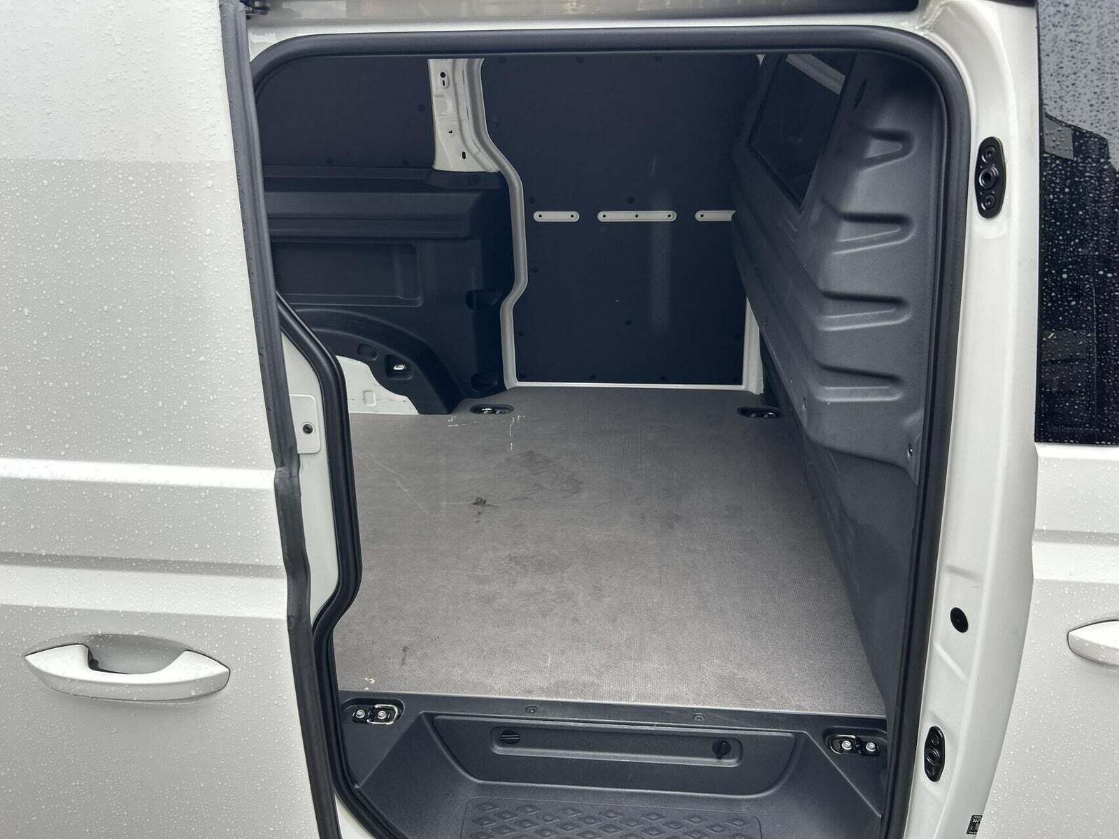 Beige VW ID.Buzz fra 2024