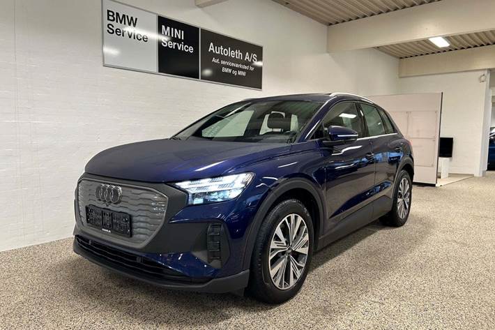 Blå Audi Q4 e-tron fra 2024