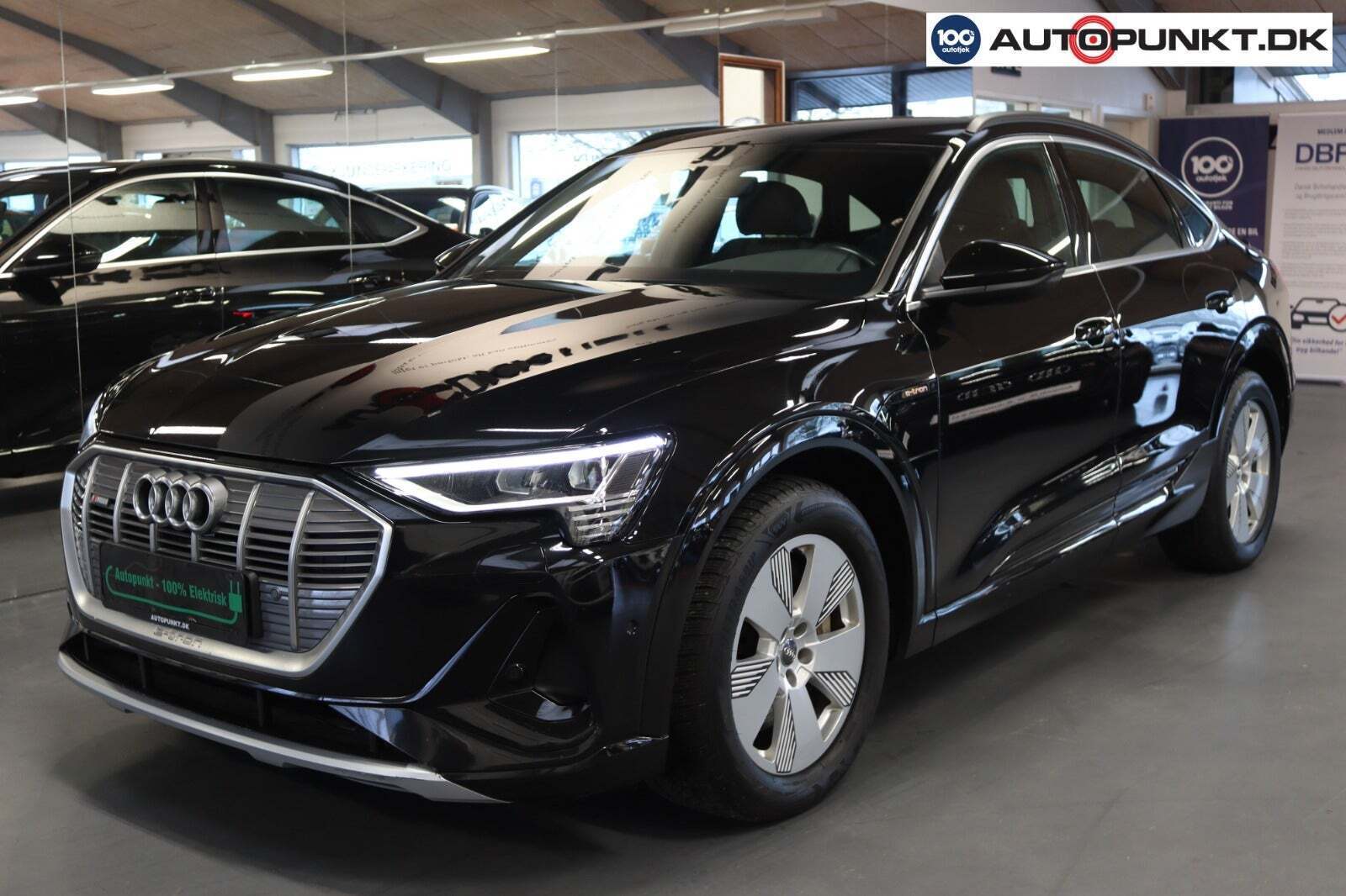 Sort Audi e-tron fra 2022 set udefra