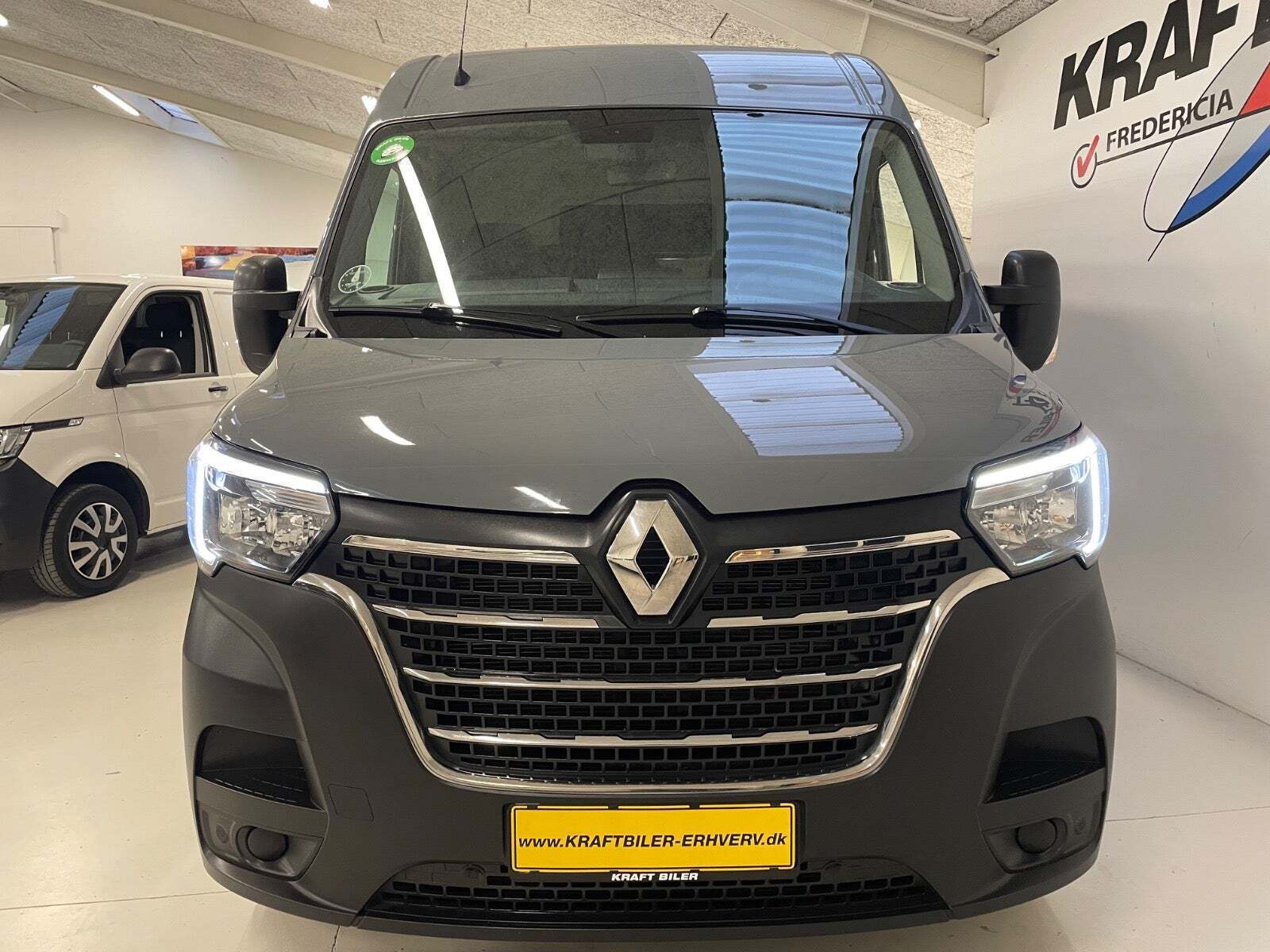 Grå Renault Master IV T35 fra 2020