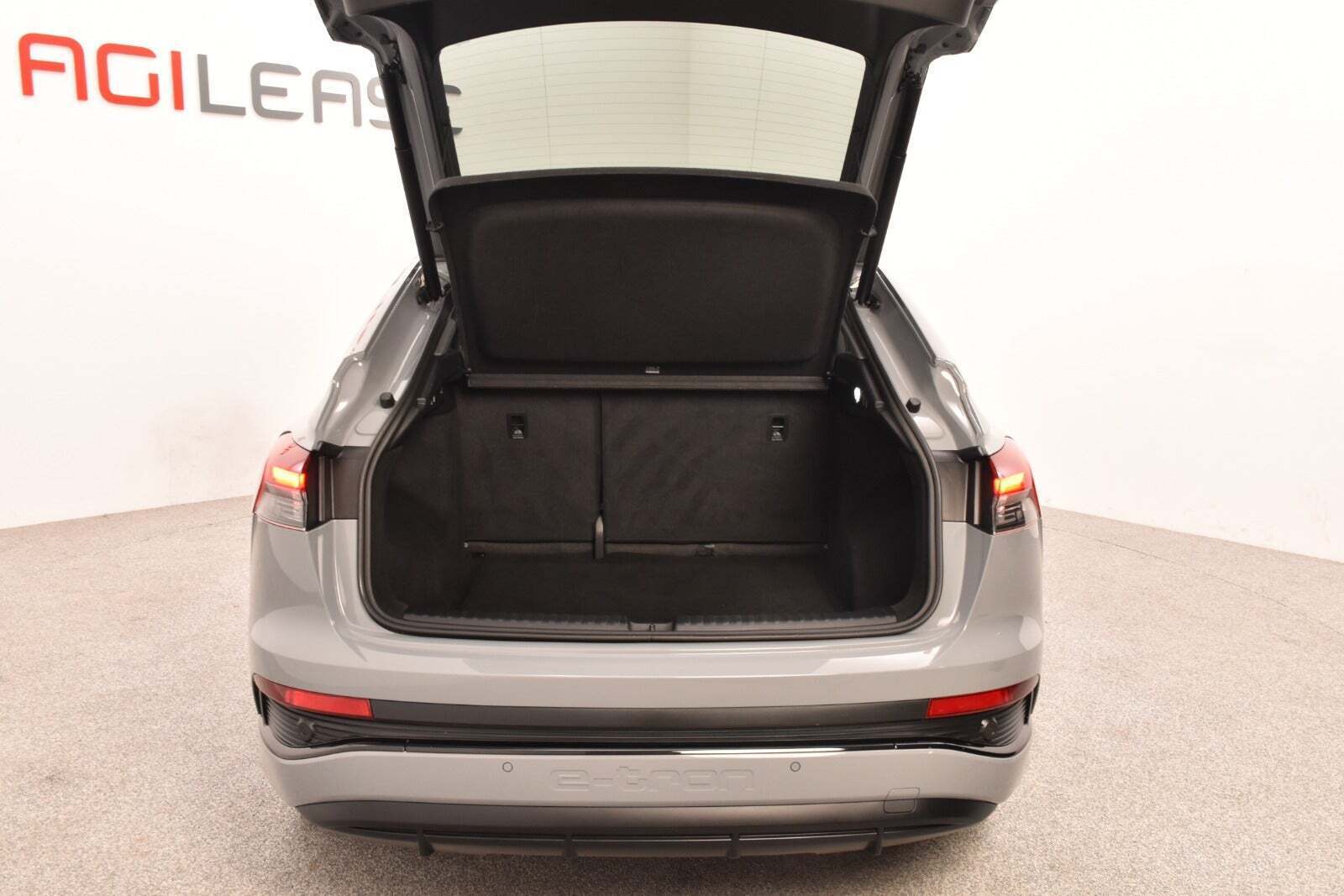 Grå Audi Q4 e-tron fra 2022