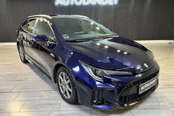 Blå Suzuki Swace fra 2020 set udefra