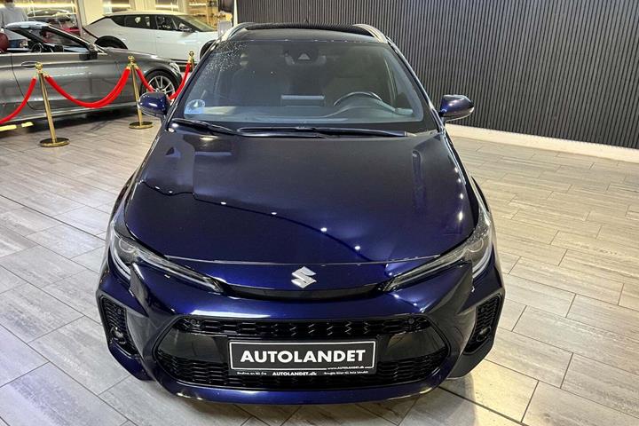 Blå Suzuki Swace fra 2020