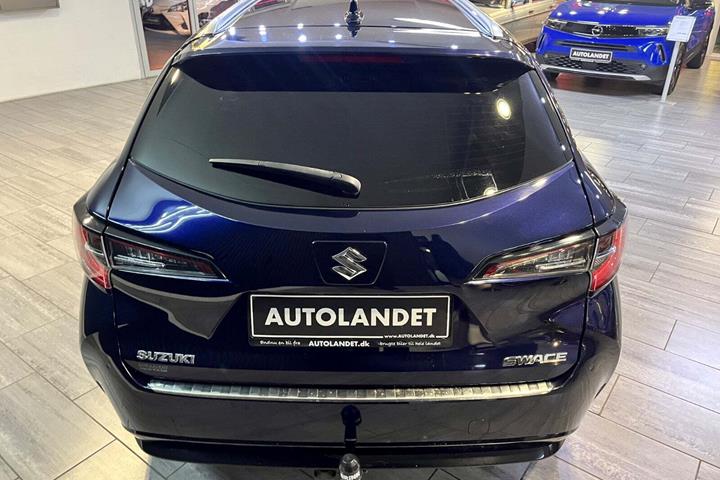 Blå Suzuki Swace fra 2020