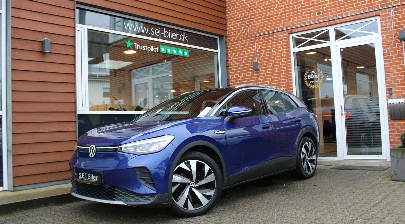 Blå VW ID.4 fra 2022 set udefra