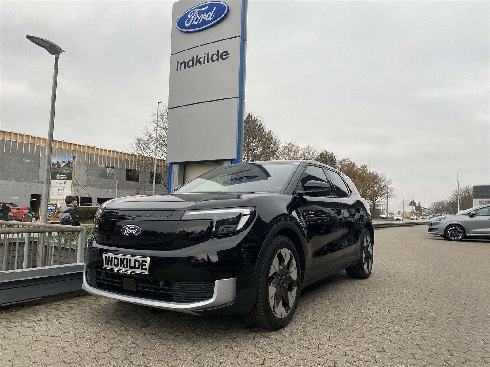 Ford Explorer 82 Premium Extended Range