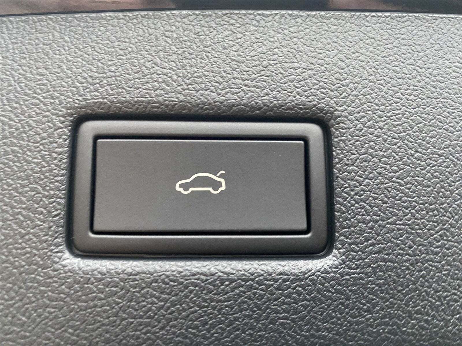 Sort Ford Explorer fra 2024