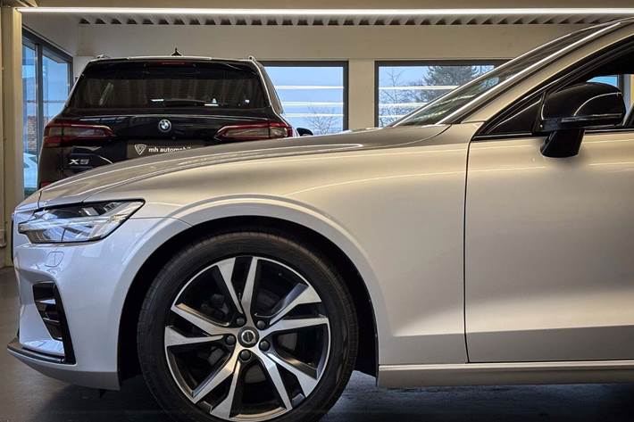 Sølv Volvo V60 fra 2021