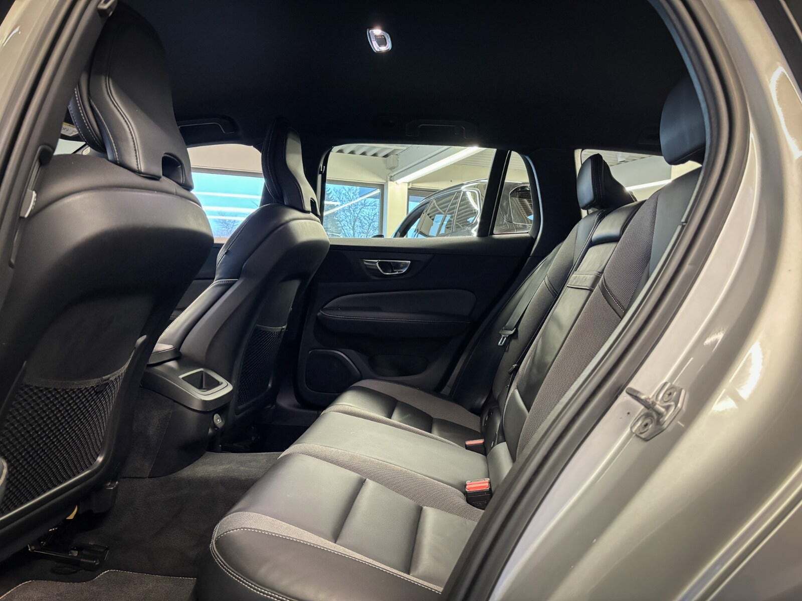 Sølv Volvo V60 fra 2021