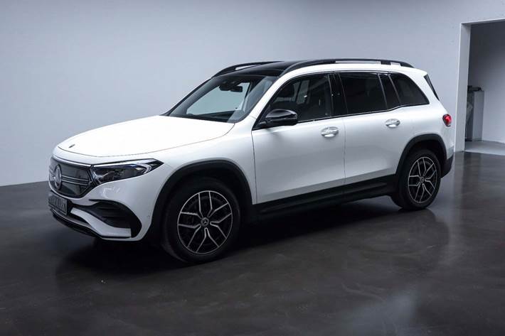 Hvid Mercedes EQB350 fra 2023 set udefra