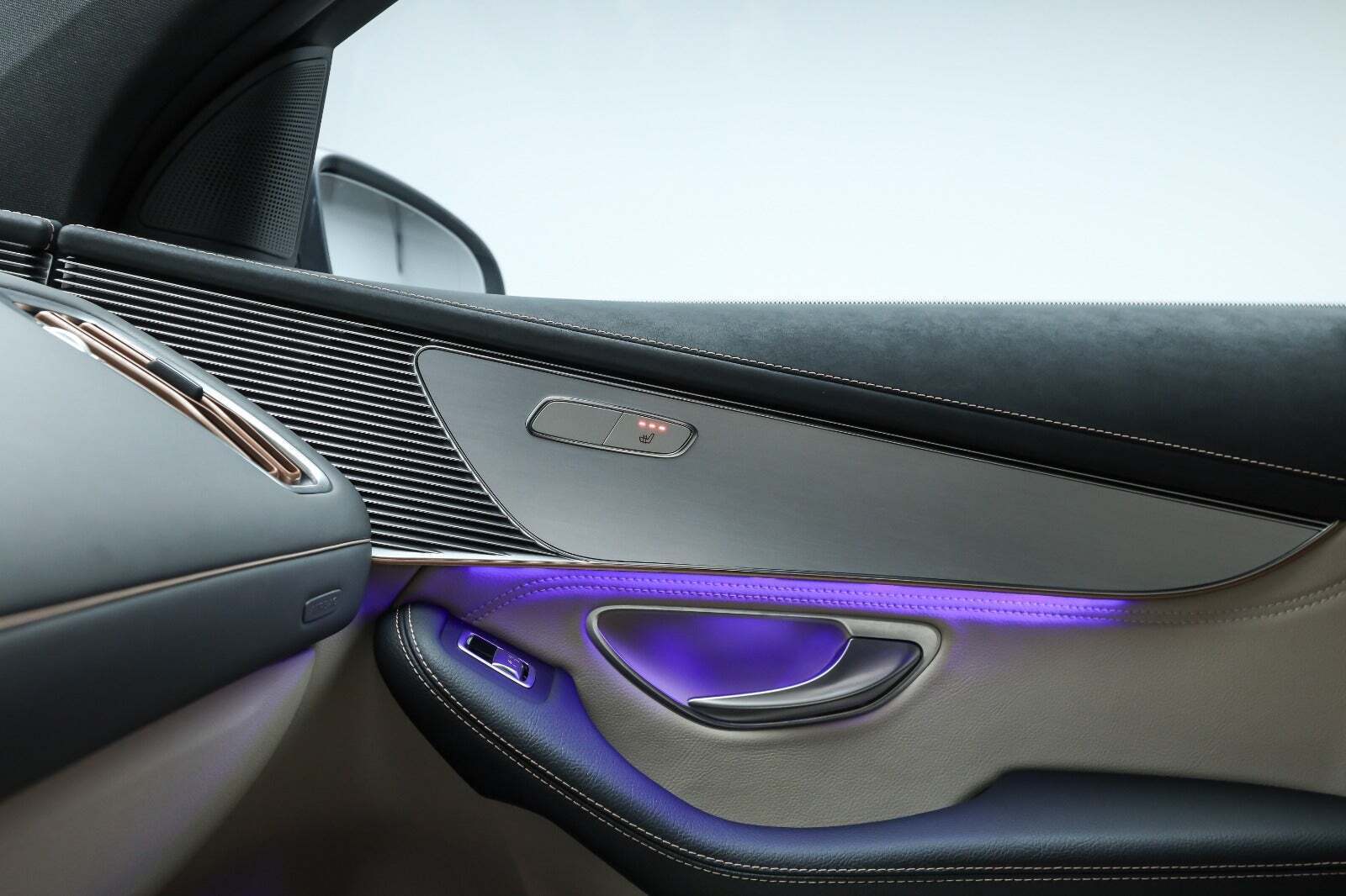 Sort Mercedes EQC400 fra 2022