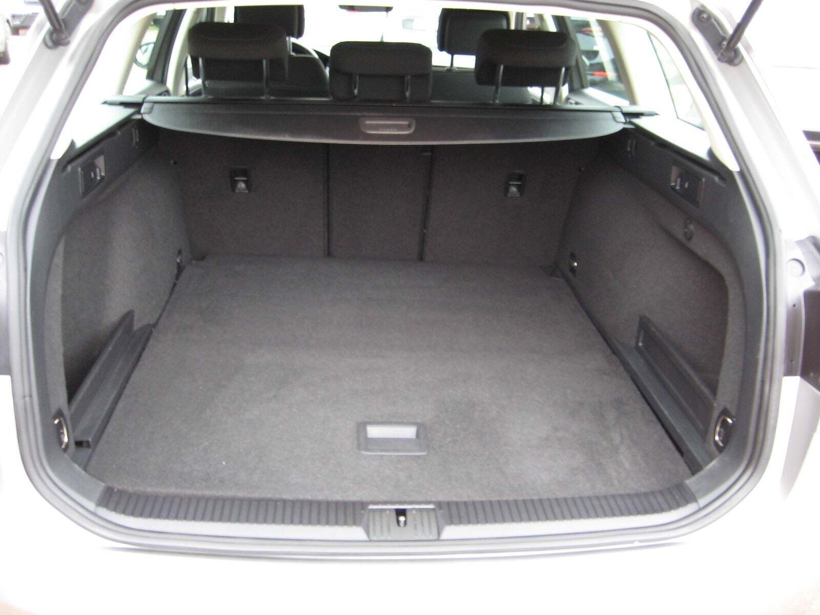 Sølv VW Passat fra 2017