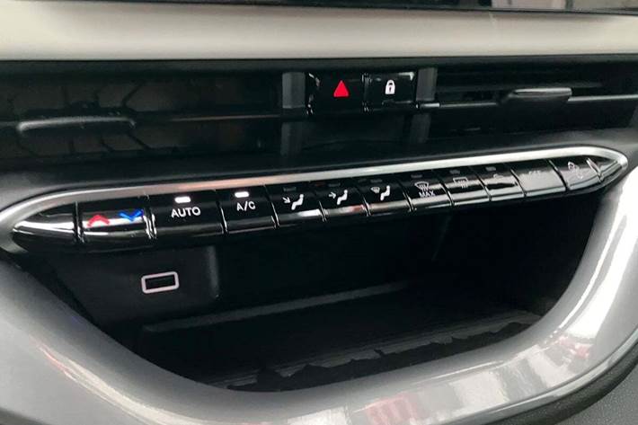 Hvid Fiat 500e fra 2023