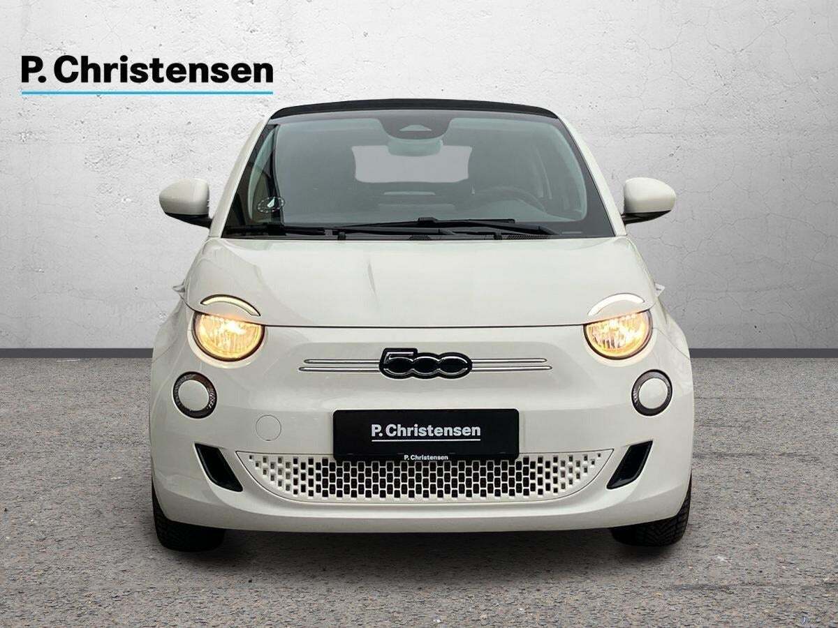 Hvid Fiat 500e fra 2023