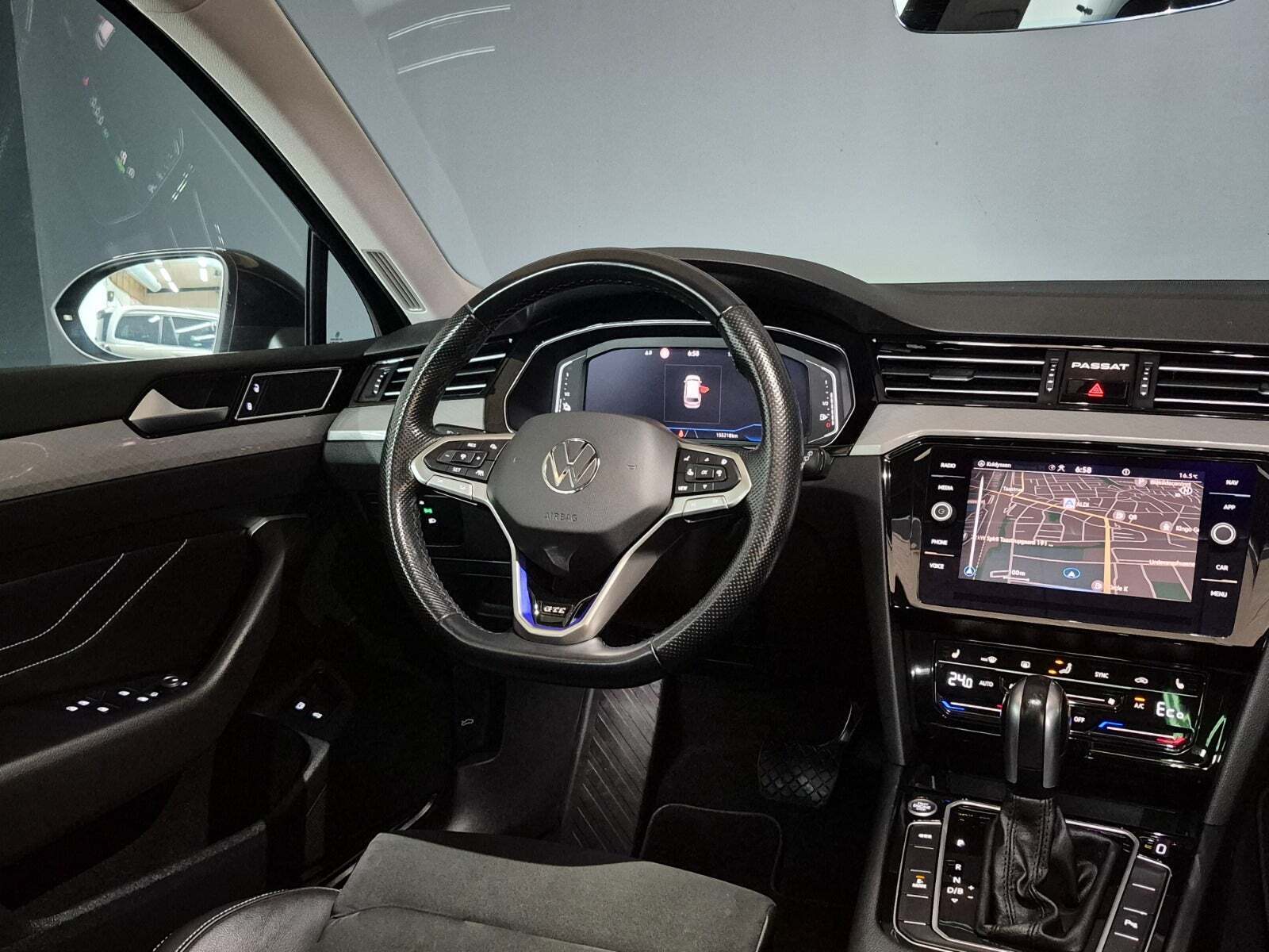 Sort VW Passat fra 2021