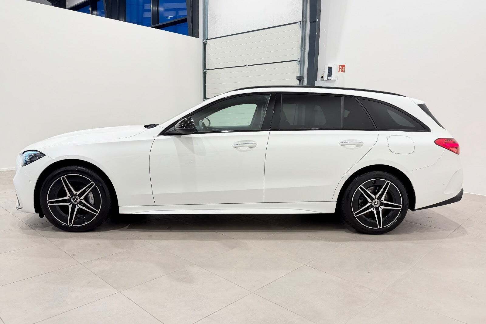 Hvid Mercedes C300 e fra 2023