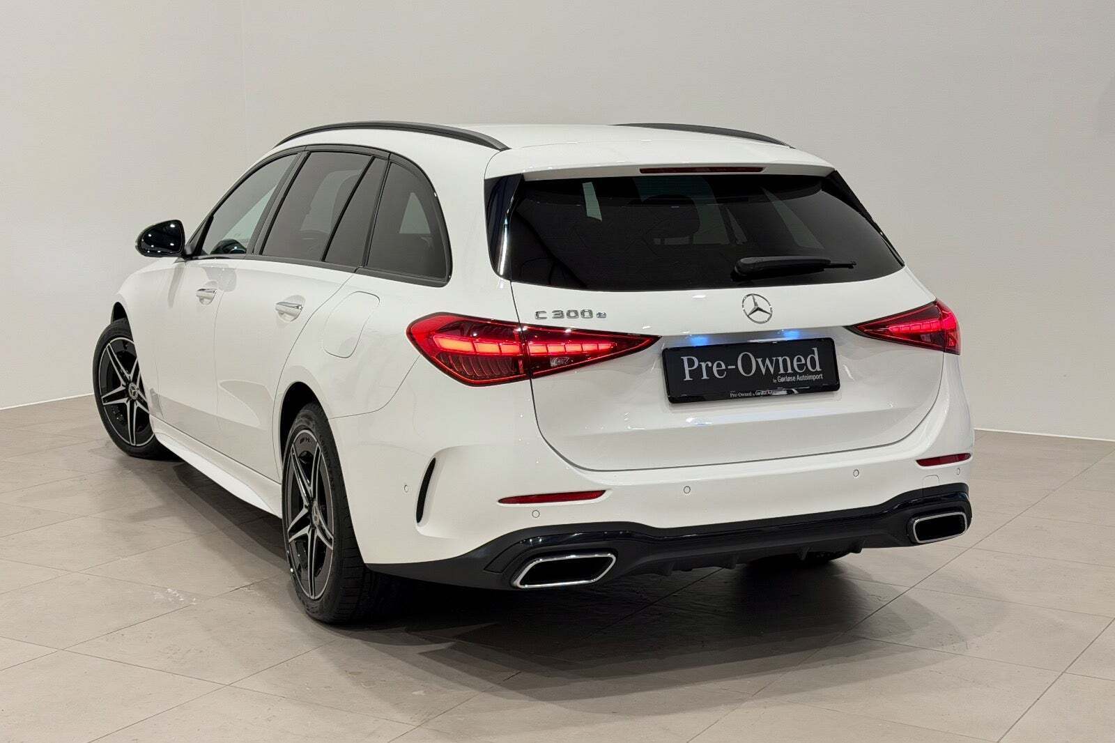 Hvid Mercedes C300 e fra 2023