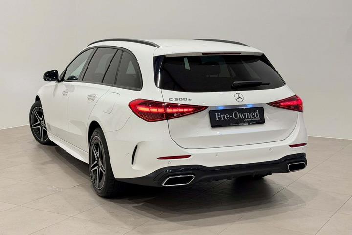 Hvid Mercedes C300 e fra 2023