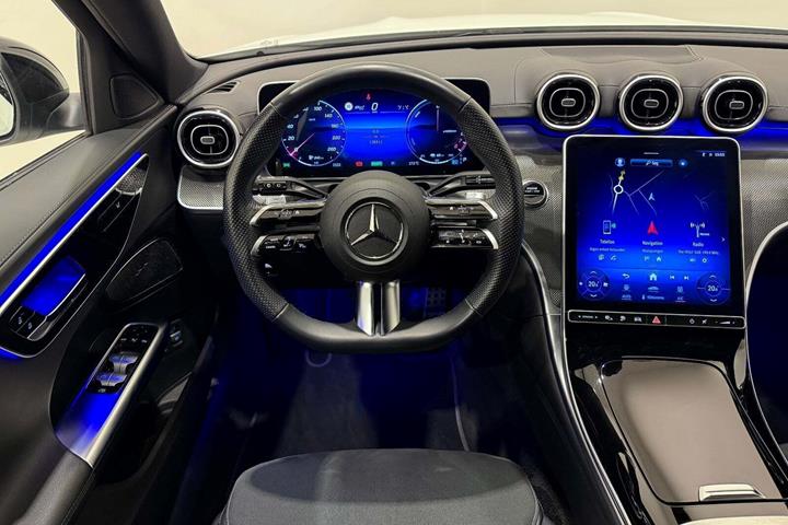 Hvid Mercedes C300 e fra 2023