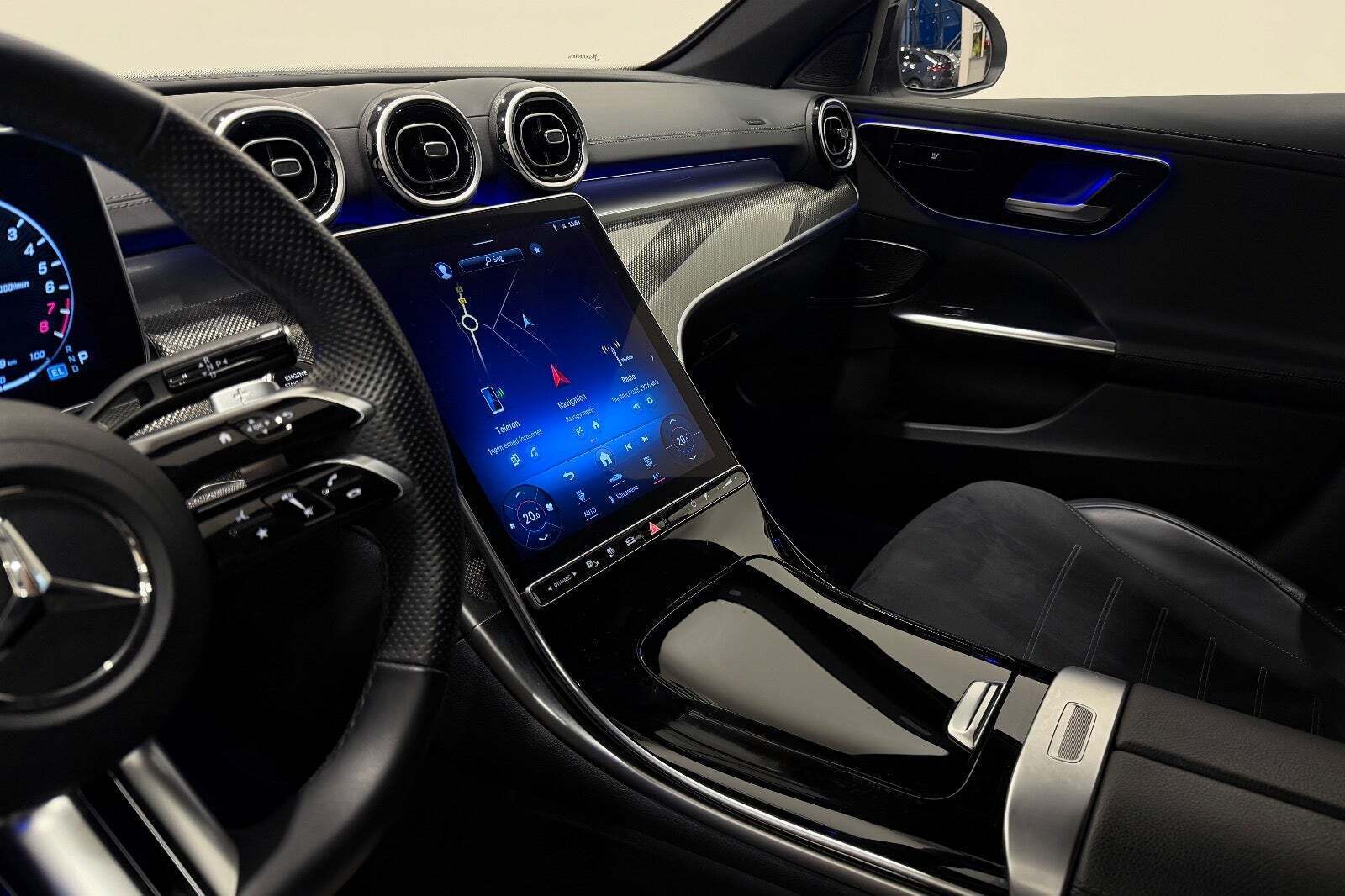 Hvid Mercedes C300 e fra 2023