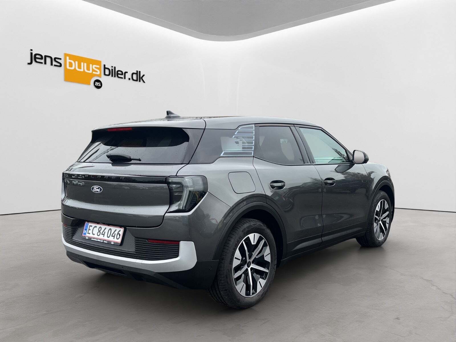 Ford Explorer 82 Select Extended Range