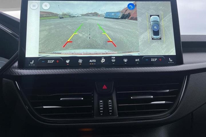 Grå Ford Kuga fra 2024