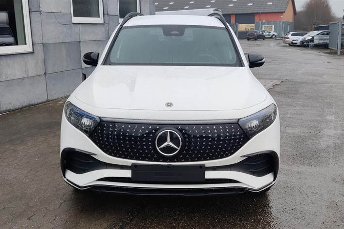 Hvid Mercedes EQB 300 fra 2024