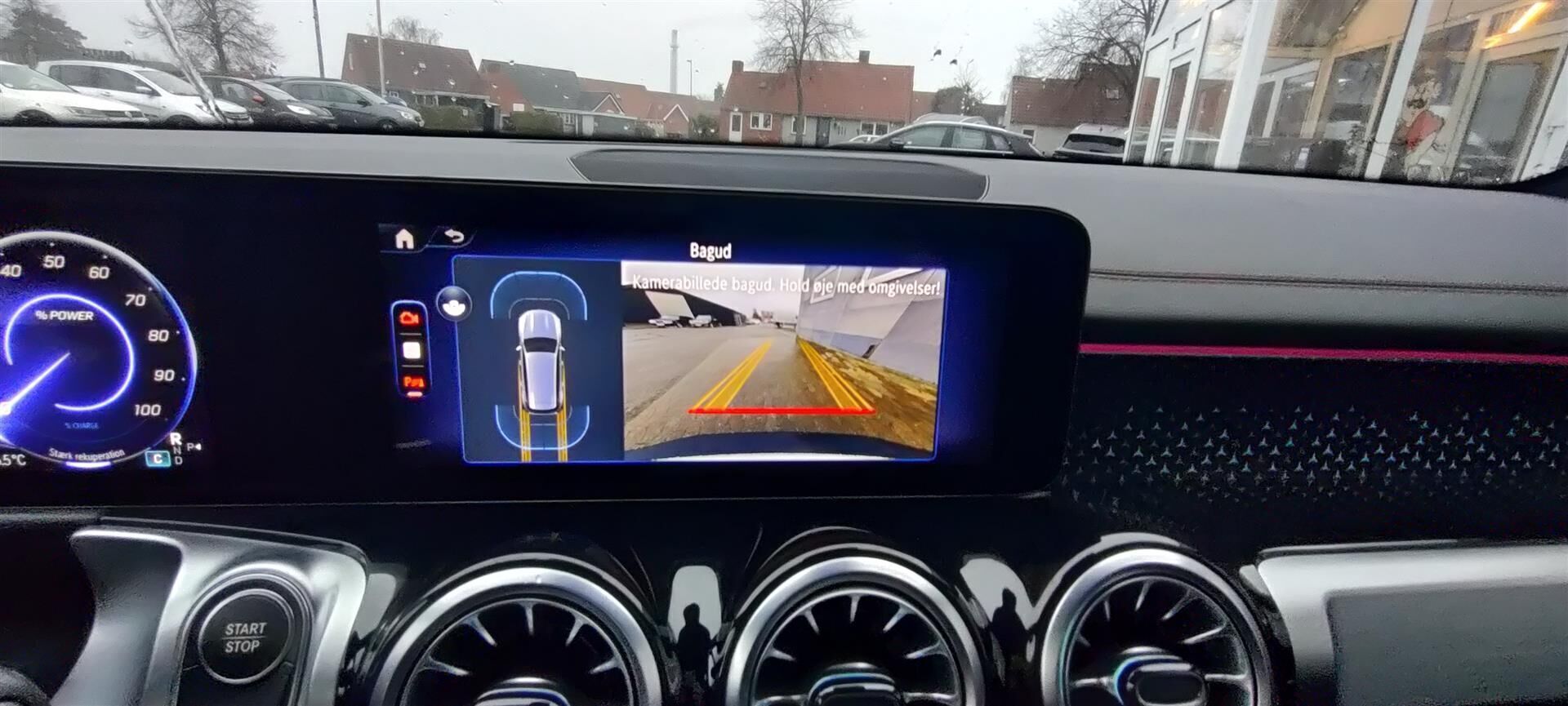 Hvid Mercedes EQB 300 fra 2024