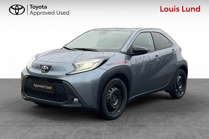 Grå Toyota Aygo X fra 2024 set udefra