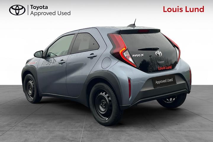 Grå Toyota Aygo X fra 2024