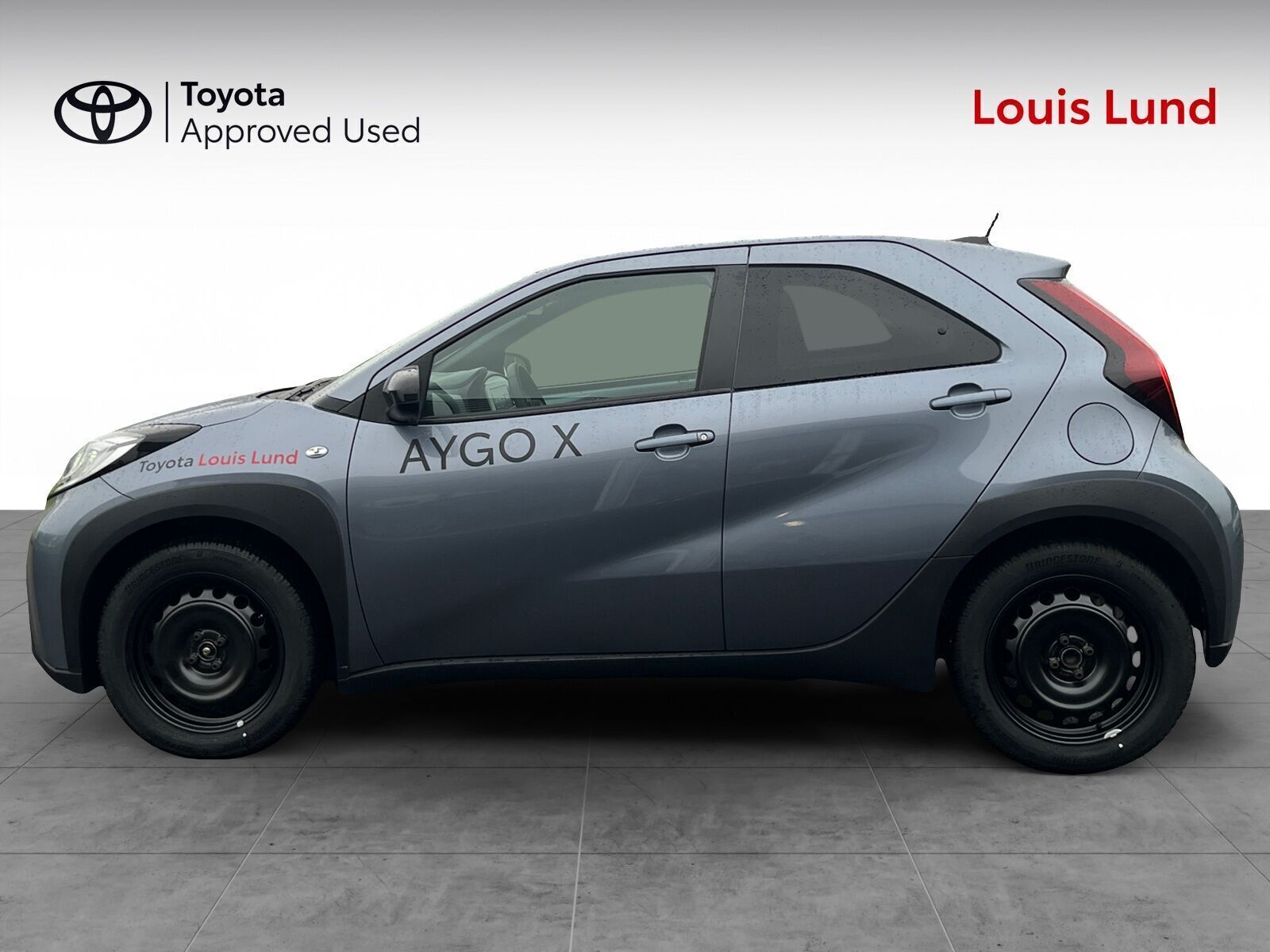 Grå Toyota Aygo X fra 2024
