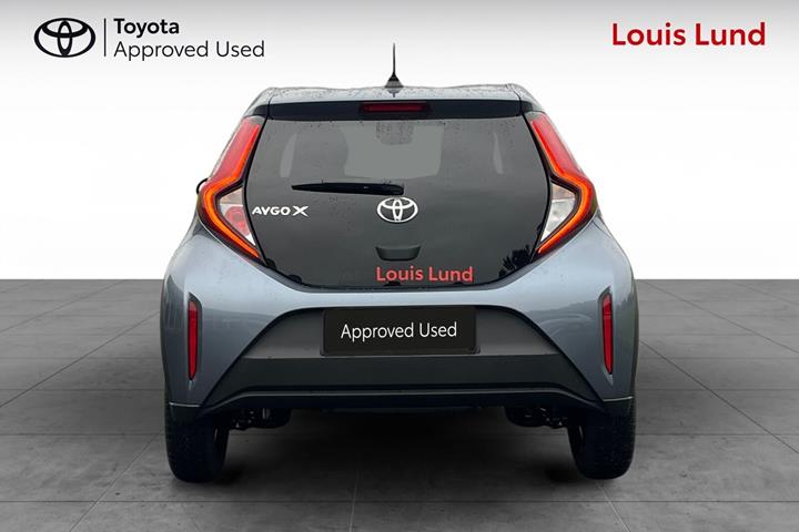 Grå Toyota Aygo X fra 2024